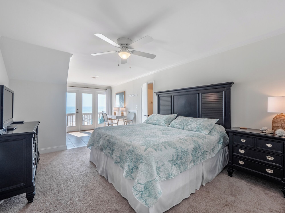 Surfside Cottage by Topsail Realty