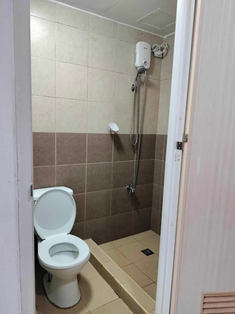 Luxurious Condo in Quezon City With Private Pool and City Views