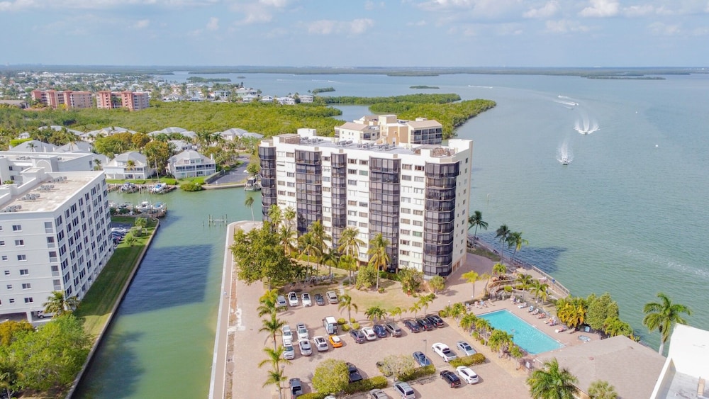 Harbor Point 224 - Bay Beach Lane 2 Bedroom Condo by RedAwning view 3