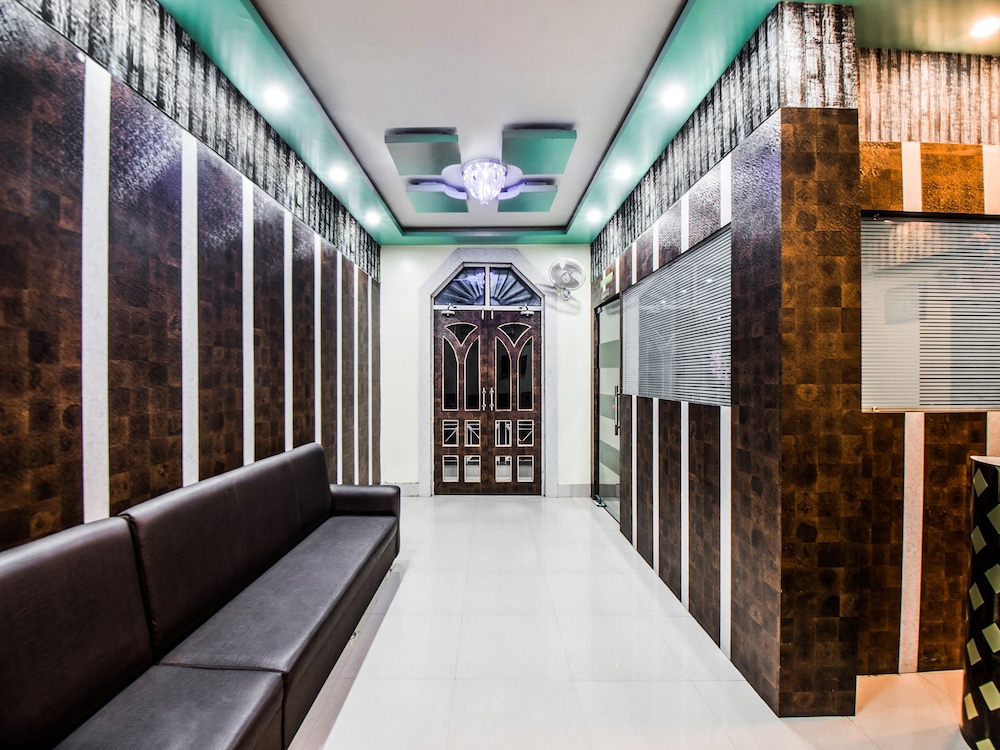OYO 28557 Hotel M V International view 5