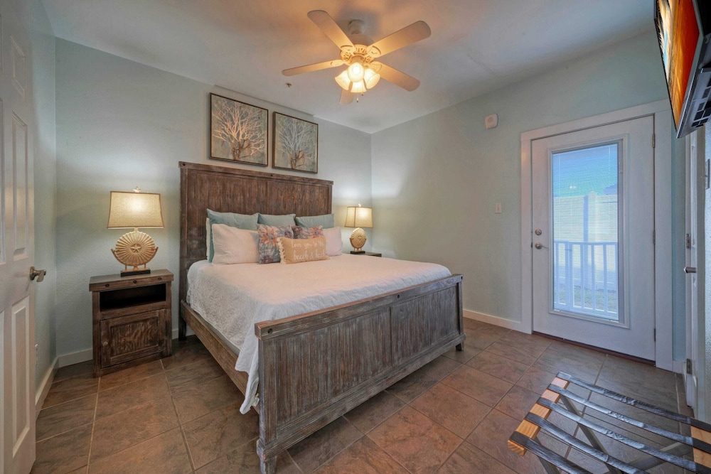 2 Coasta Bahia Condos Mins to the Beach + Pool & Golf Cart Zone