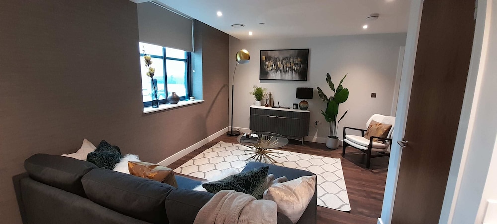 Interior Designed 1 Bed Flat With Parking Slough view 4