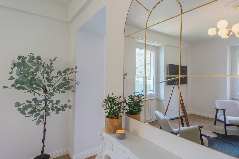Lakeview Apartments by Rent all Como