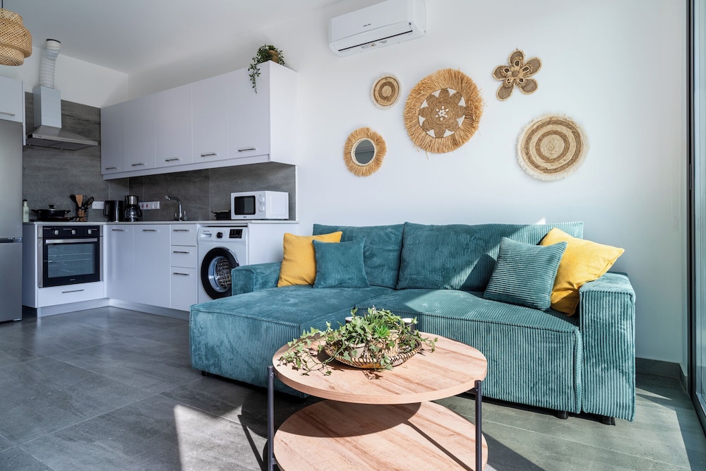 Azoria - Stylish 1-BR Apartment in Kiti