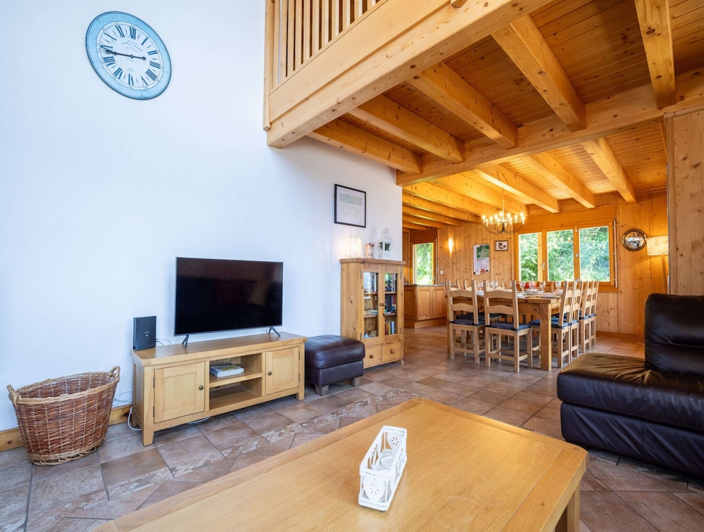 Spacious Chalet With Patio Facing Mountains