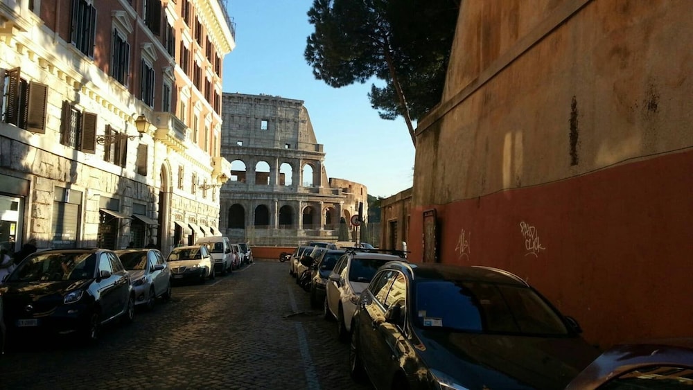 Super Big History Luxury At Colosseum