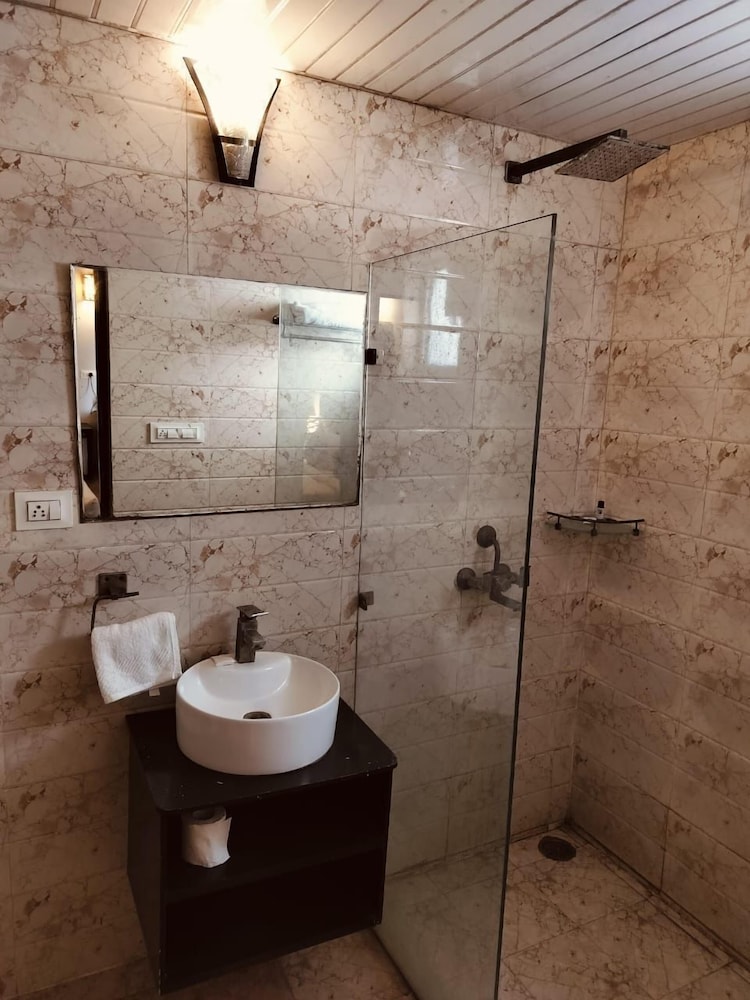 Pearl Suites at Omex Enternity