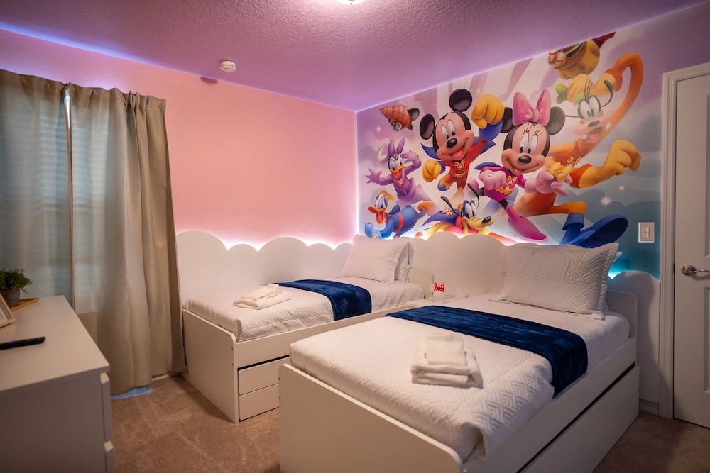 Fun and Relax 10 Bed Home Pool Themed Rooms