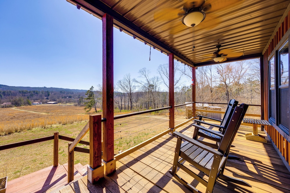 Peaceful Cabin w/ Mtn Views & Grill in Altoona!