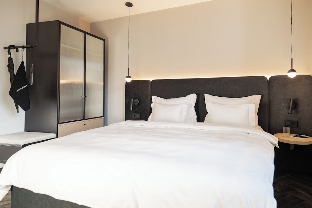 Schwarzer Adler - Concept Living