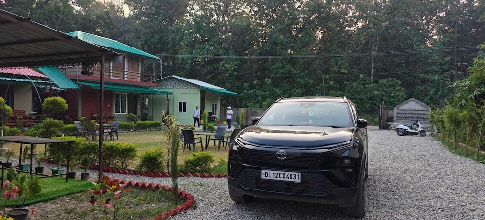 Corbett Sunrise India Homestay By Eiyuu Hotels