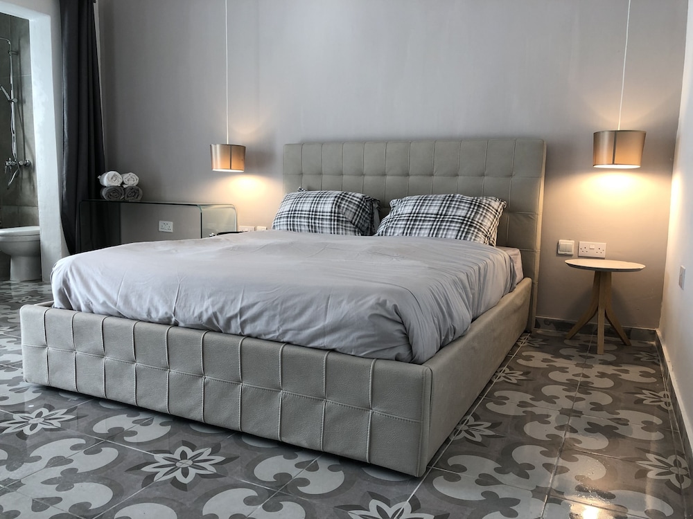 Lee's House Bed & Breakfast Sliema