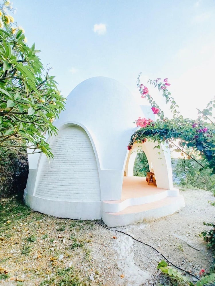 Mentigibay Dome Villa Lombok