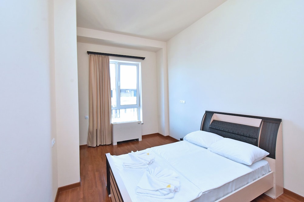 Apartments by Luxe Group DI64