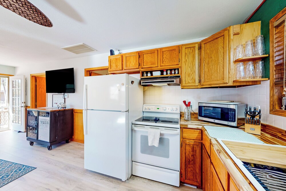 Relax at 'the Cove' Waterfront Getaway