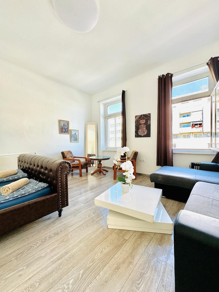 Welcoming Studio Stay Near FAC Platz