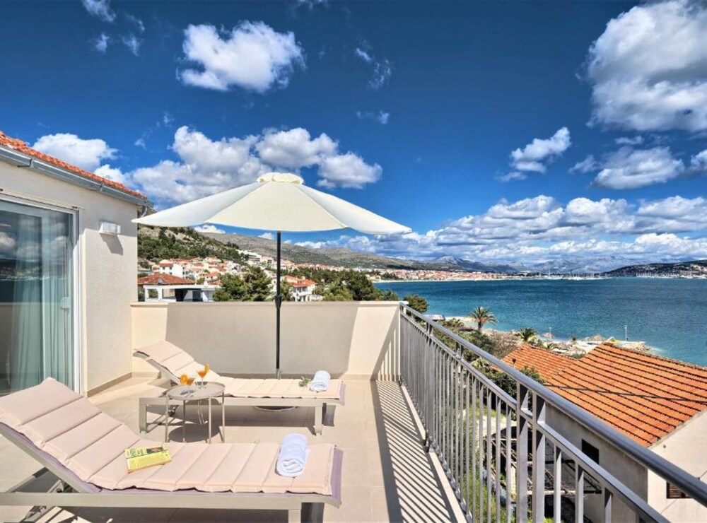 Apartment Domenico - 50 m From the sea