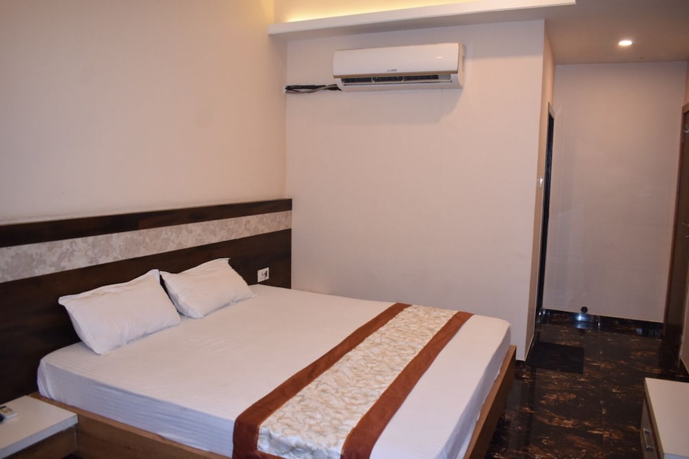 Gopi Hotel And Restaurant