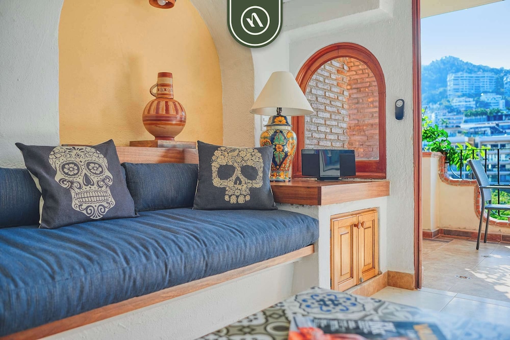 Ocean View 1Br Condo-balcony-beach-pool - 606