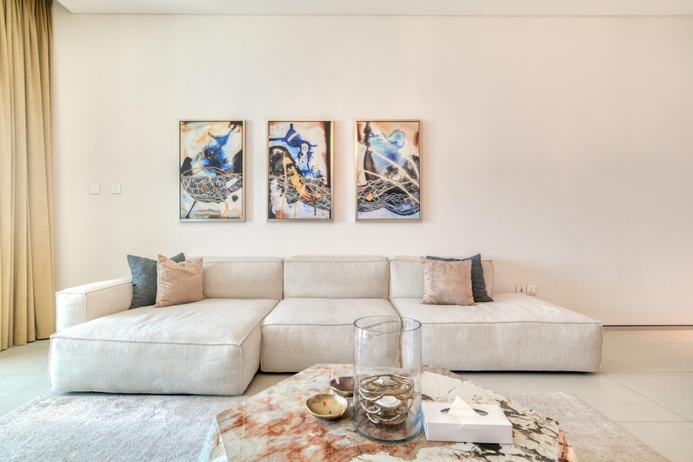 Serene Beachfront Ain Dubai View at Address JBR