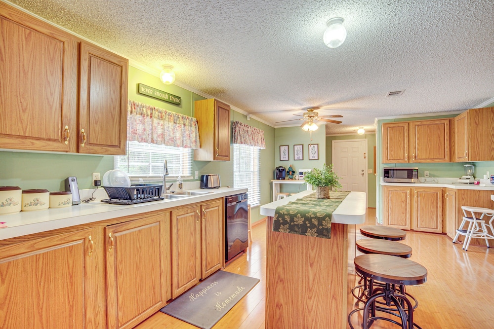 Near Historical Sites: Quiet St Helena Island Home