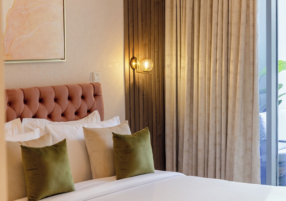 Durrani Homes - The Luxe Retreat 4BR Podium villa with private Jacuzzi and Burj Khalifa View