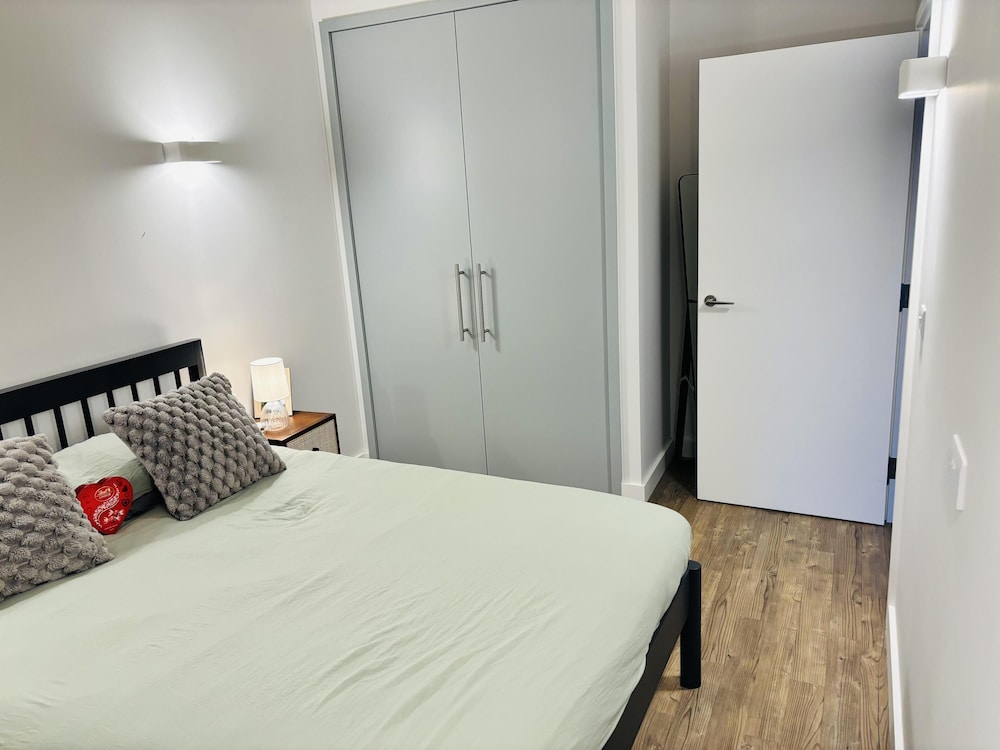 Your London Escape Luxurious 1 Bedroom Apartment view 3