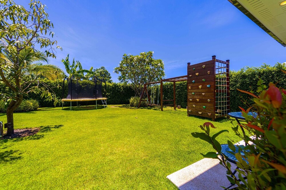 TropicalFamilyVilla w Pool&Garden ML103