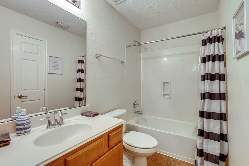 Fish & Hike: Pet-friendly Humble Home w/ Yard