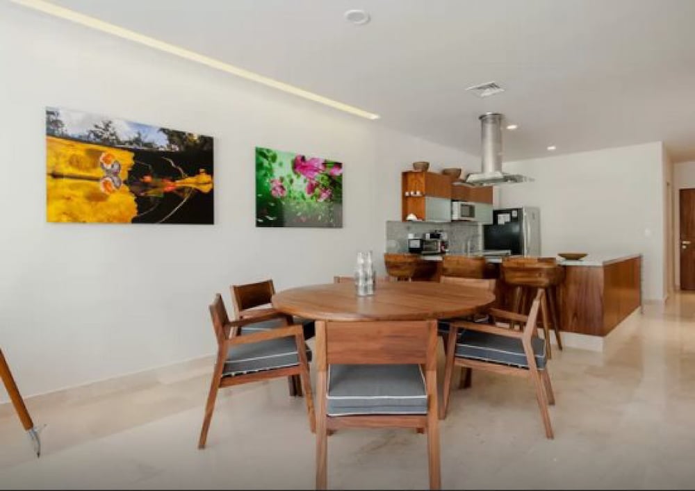Superb 2BR condo walking distance to everywhere by Happy Address