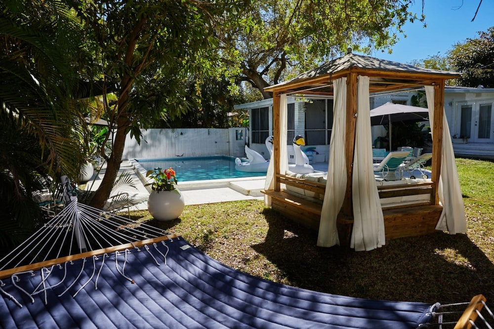Miami Pool Cottage in El Portal