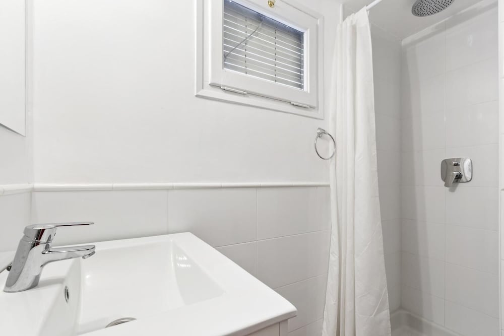 Blanch in Llafranc With 5 Bedrooms and 2 Bathrooms