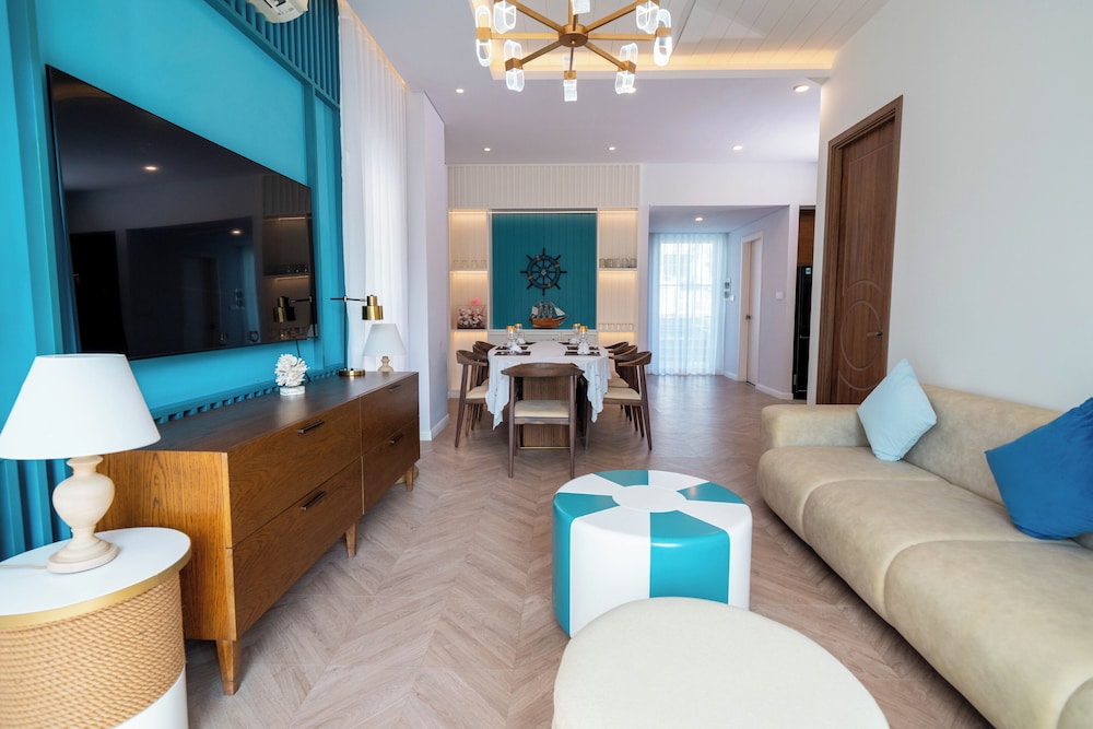 Holiday Hideaway 5 Bedroom Townhouse