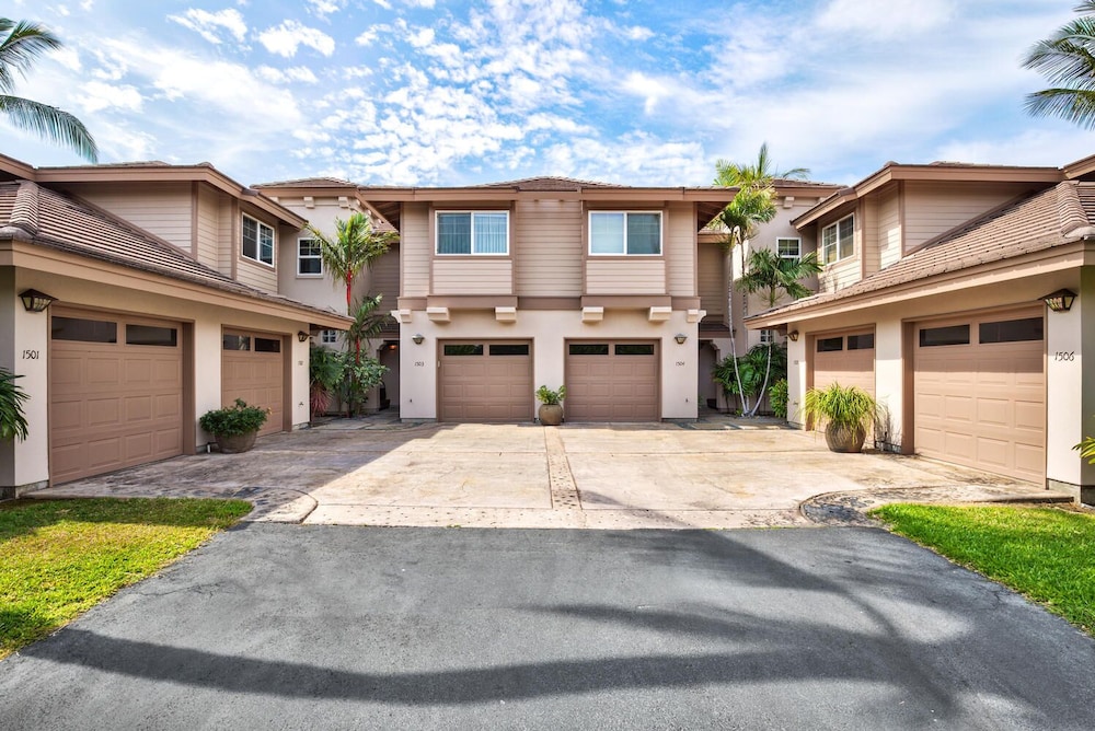 Beautifully Furnished - Hawaiian Villa - AC & Wifi! - Vrkcv