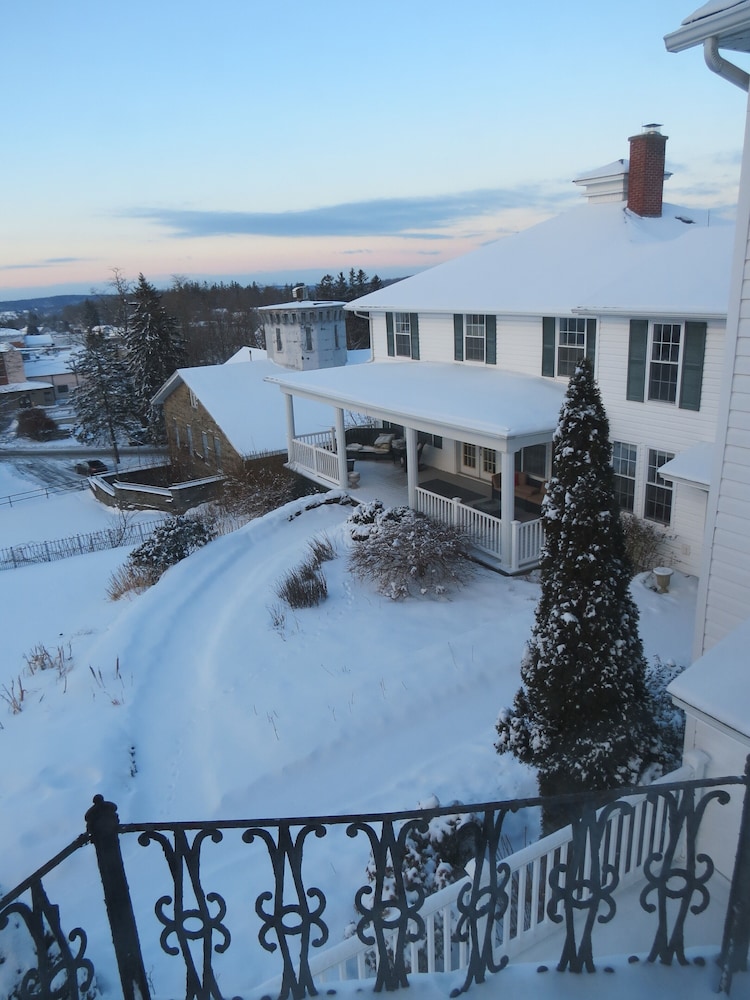 The Rosemont Inn