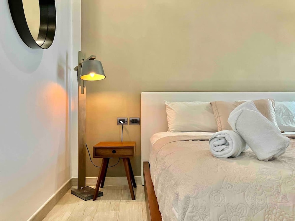 Amazing Cozy Vintage Apartment on 28 St and 5th Av