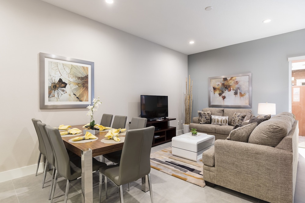 Summerville Vacation Homes by Columbia Management