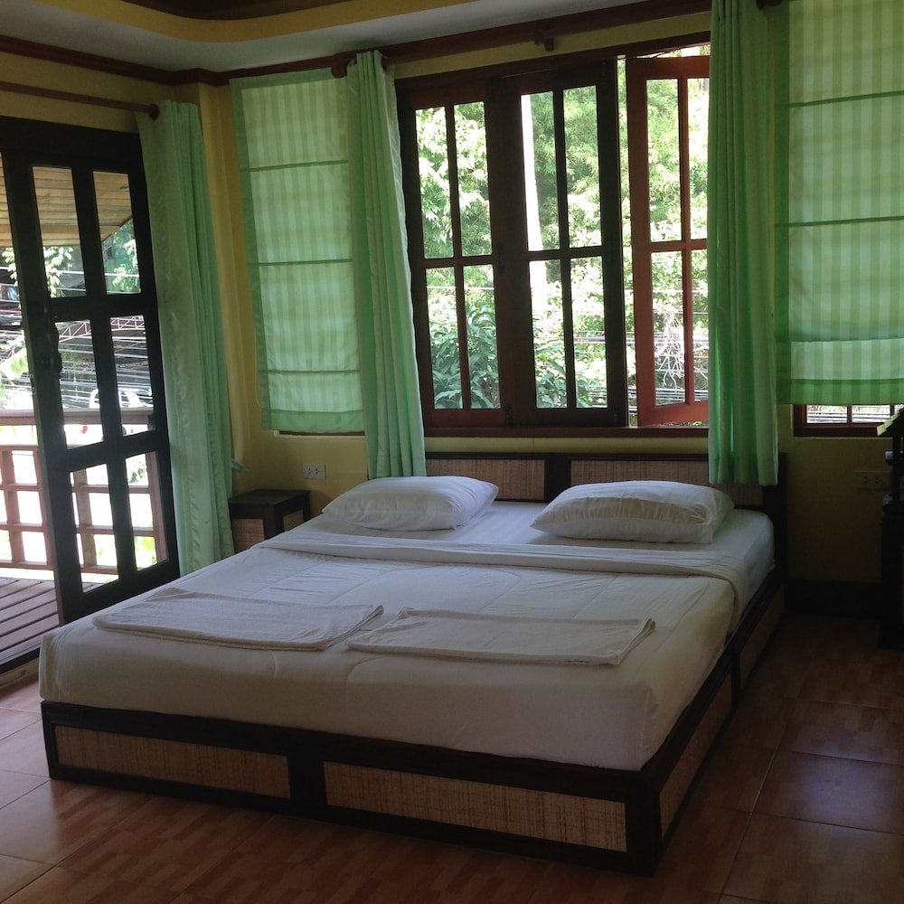 Hut Sun Bungalow