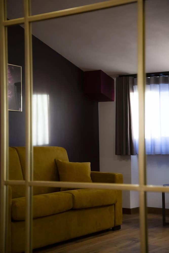 MANTRA Suite&Room