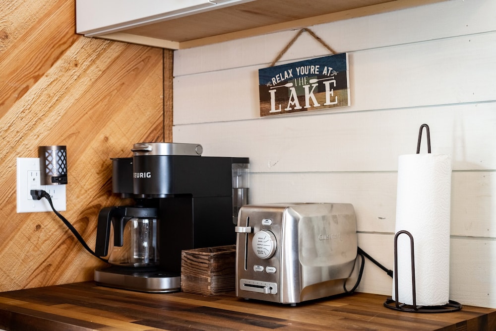 Whispering Pines Cabin - Family and pet Friendly Abode view 5