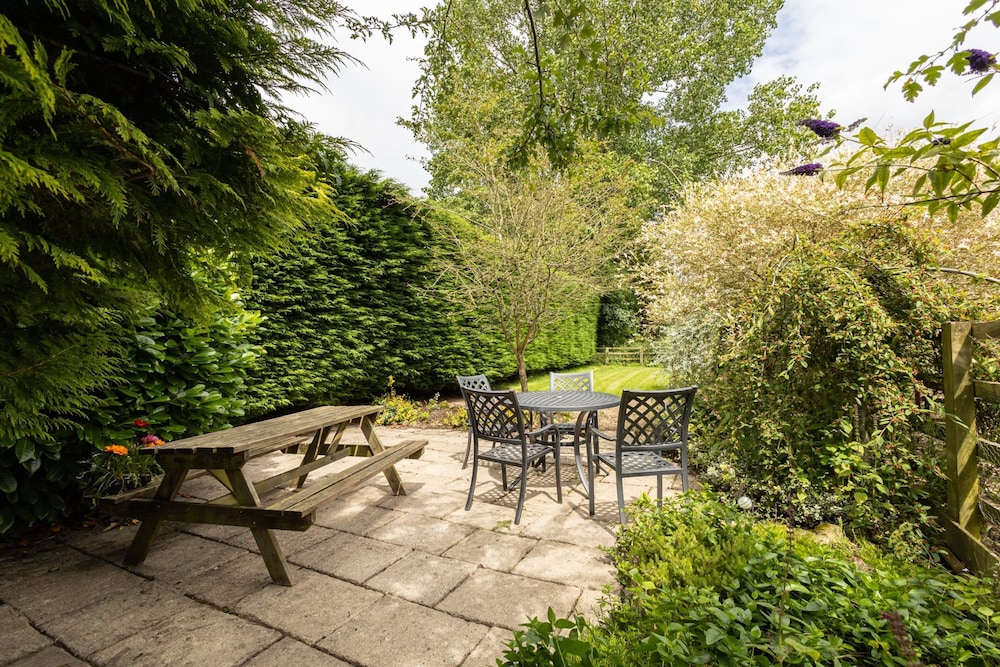 Host Stay Moorland Cottage photo 3