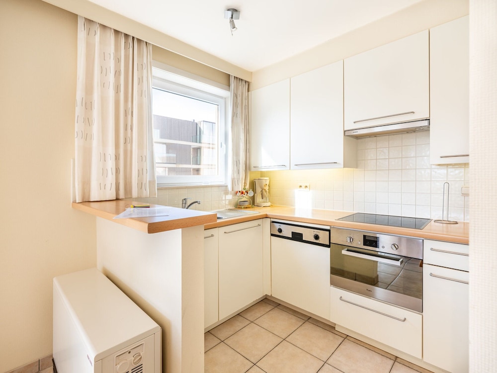 Modern 1st Floor Apartment in Oostduinkerke
