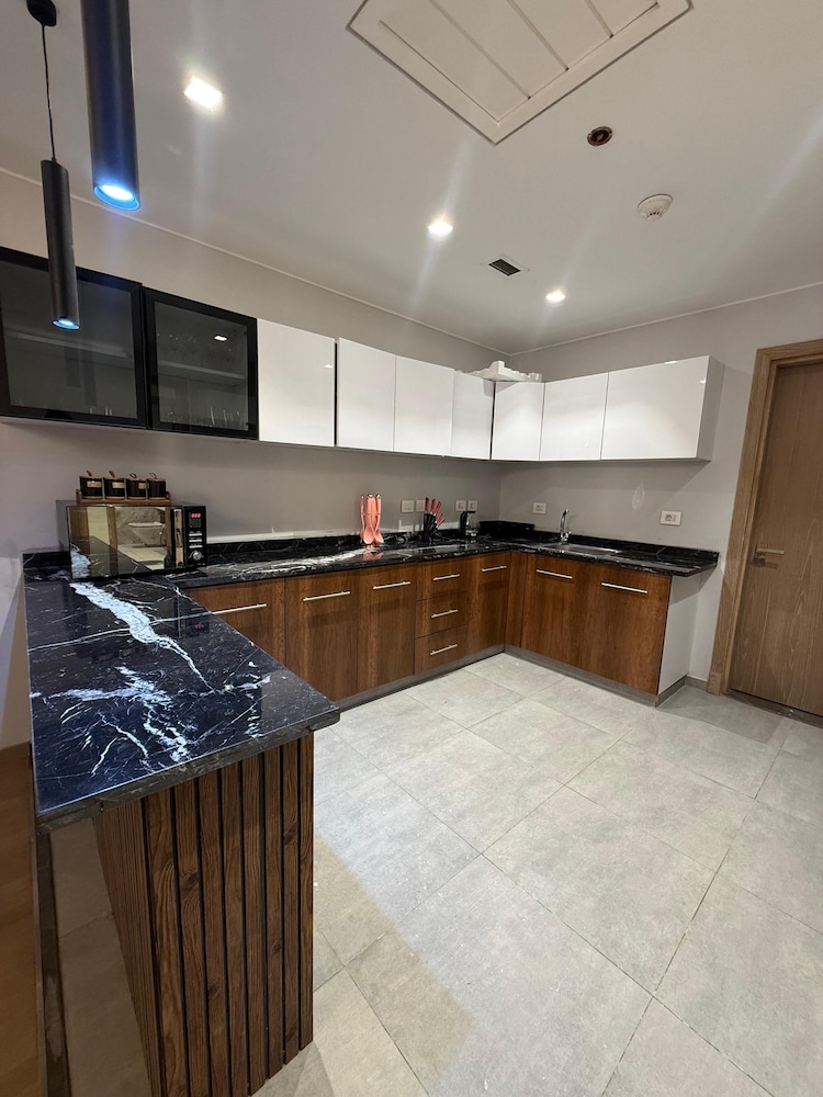 Alsawah Wide 3BR APT in aeon towers