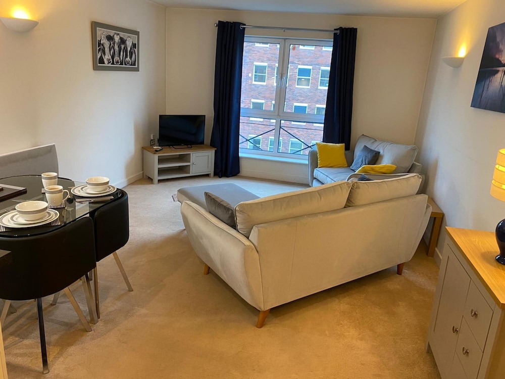 321 Alpha House a Centrally Located Apartment Within the City view 5