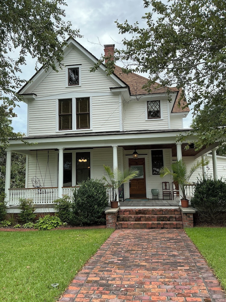 Magnolia House Bed & Breakfast