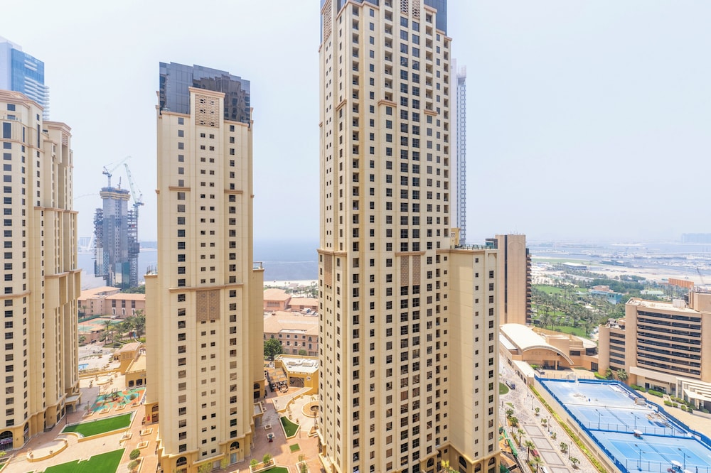 Seaside Elegance - Luxury 3-BR in JBR