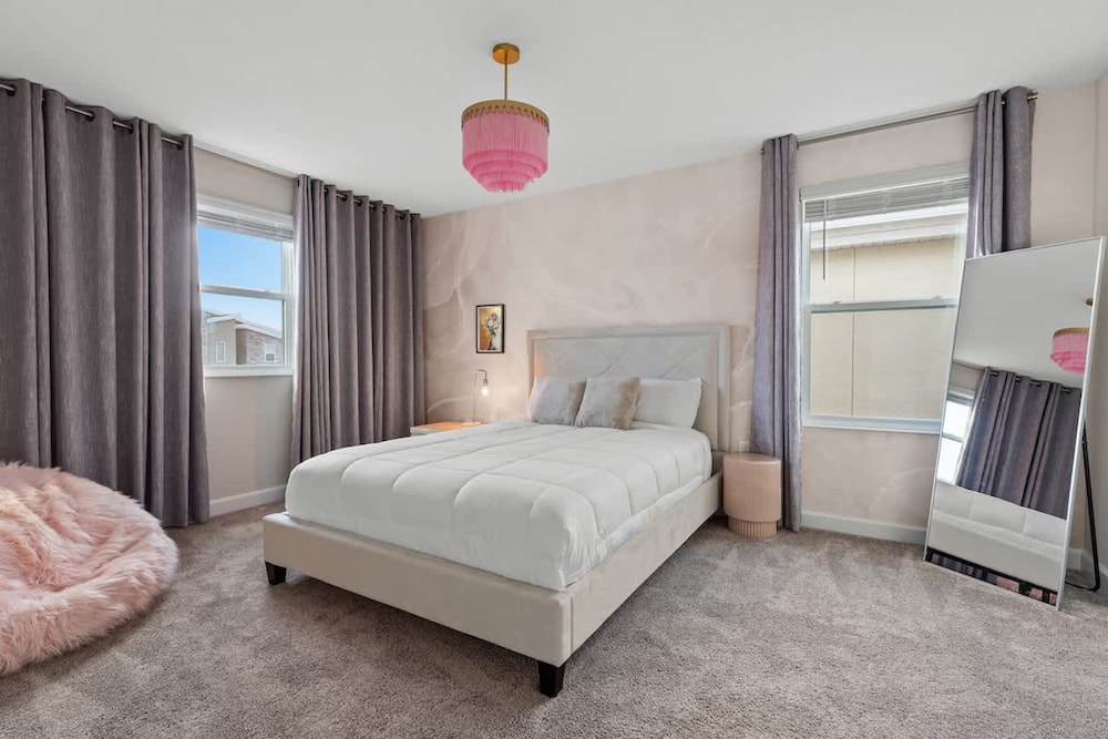 7BR Themed Bedroom and Pool 18 Guests