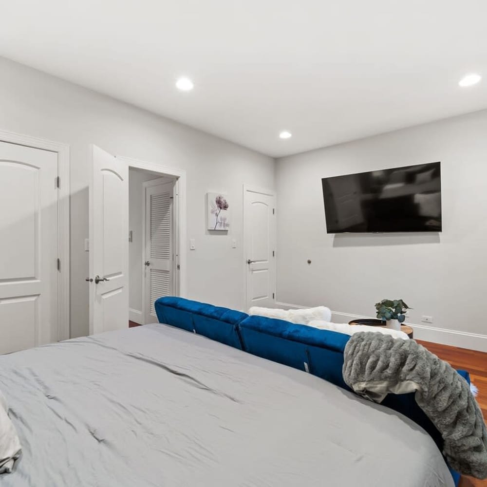 Luxurious 8 Bed Retreat State of the Art Theater