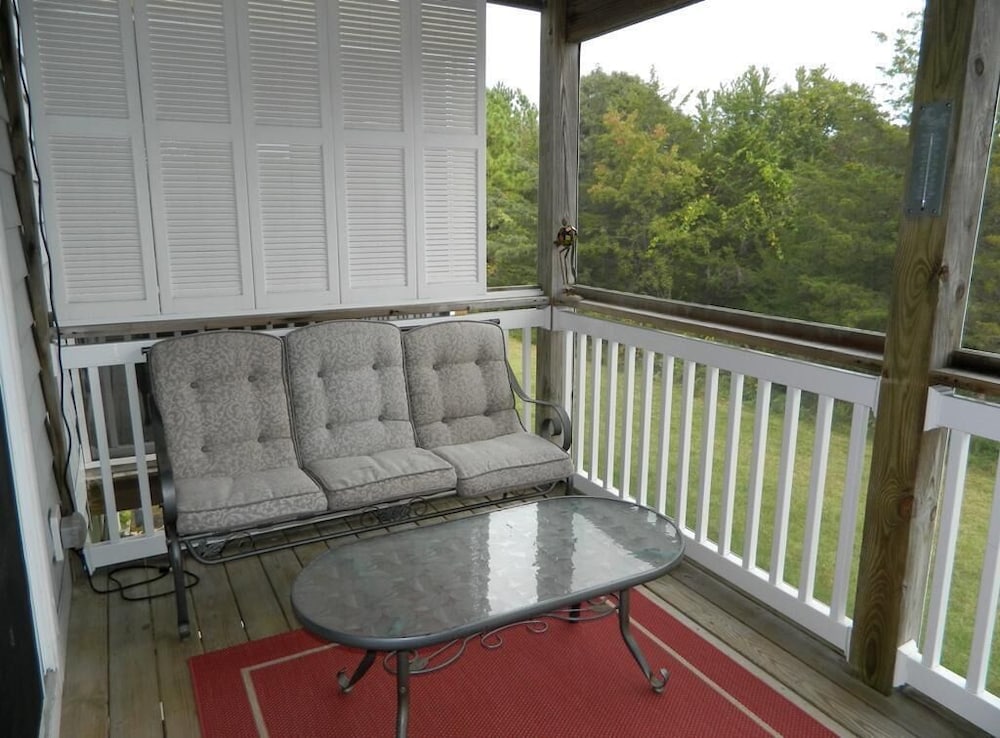 Canal Landing Court 48