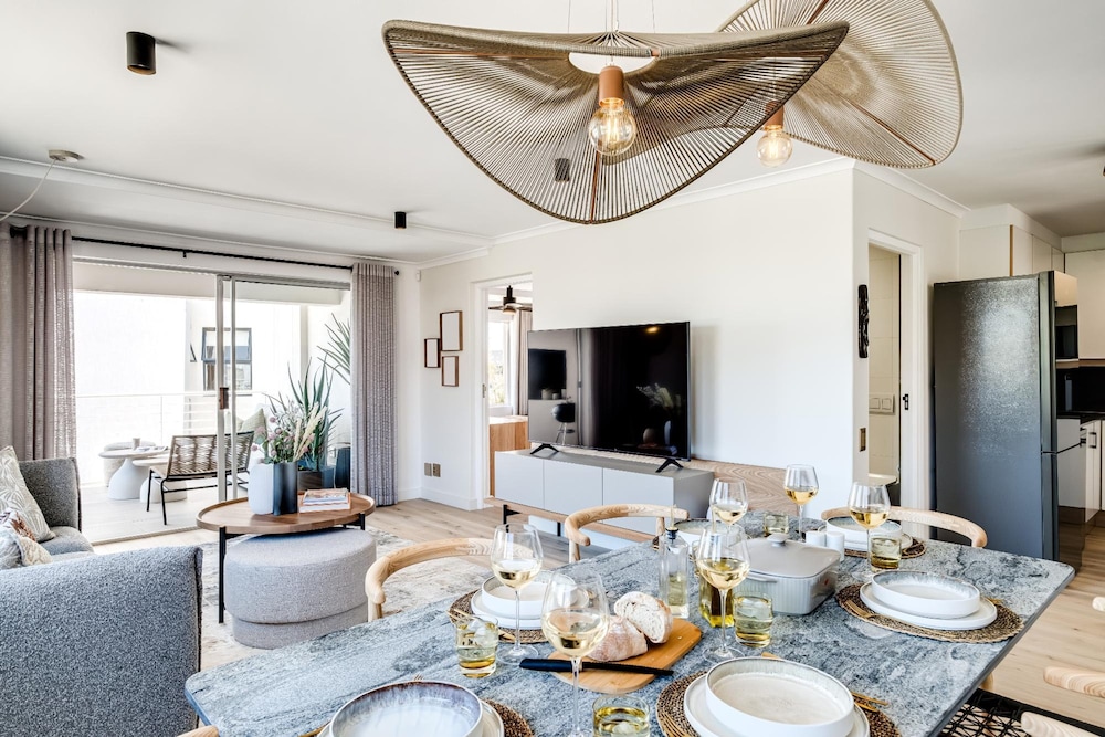 Green Point Modern 2bed Apartment Azura Atlantic
